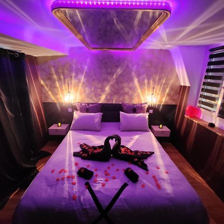 Caen, Tu M'Aimes - Suite Romantique Esterno foto