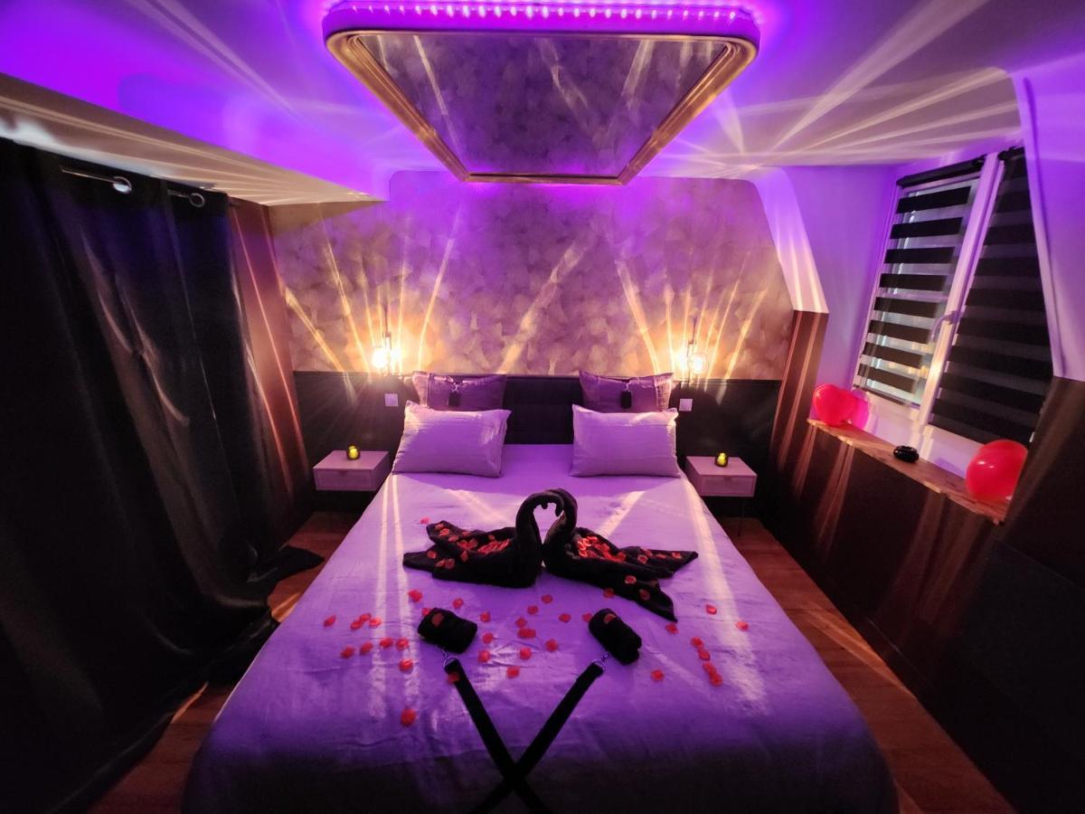 Caen, Tu M'Aimes - Suite Romantique Esterno foto